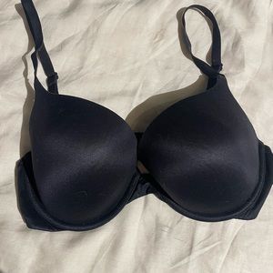 34D black VS tshirt bar